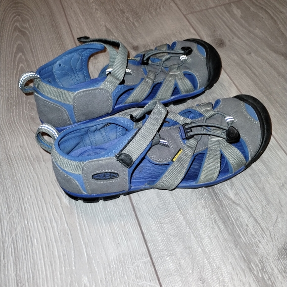 Keen Shoes - Keen grippy hiking sandals womens size 5